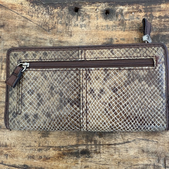 Brown embossed leather Fossil wallet - Picture 2 of 9